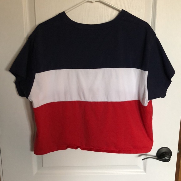 Levi’s Cropped Tshirt - Picture 2 of 5